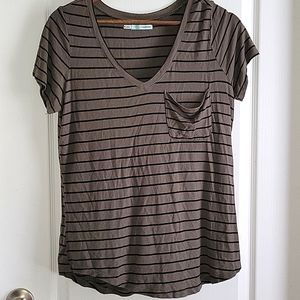 Maurice VNeck Tee sz M